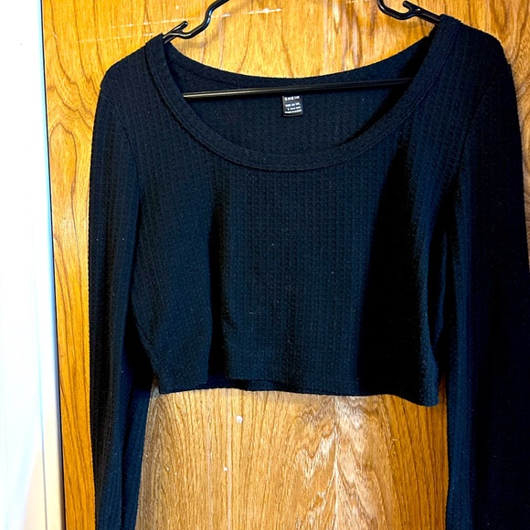 Black and White Long Sleeve Crop Tops - Picture 4 of 5